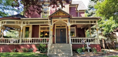 Historic Victorian Inn - image 1