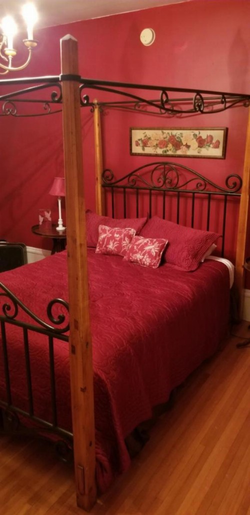Historic Victorian Inn - image 6