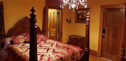 Historic Victorian Inn - image 2