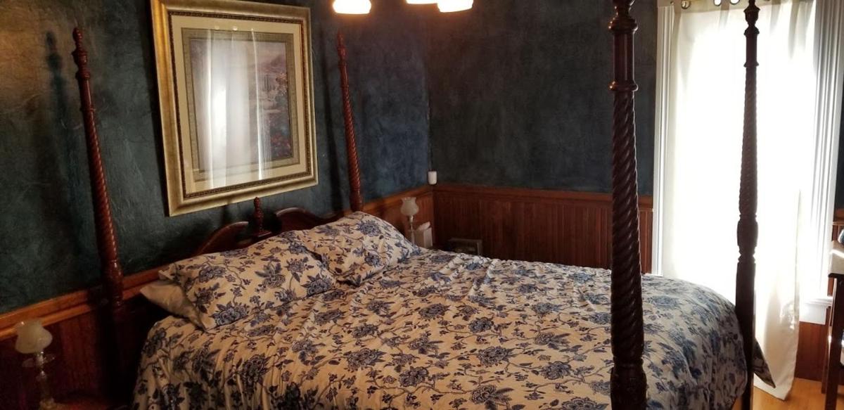 Historic Victorian Inn - image 4