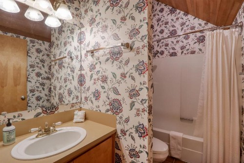 Black Butte Ranch: Authentic Ranch Cabin - image 10