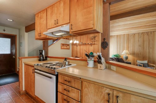 Black Butte Ranch: Authentic Ranch Cabin - image 11