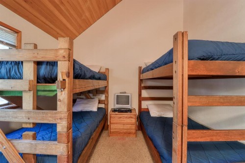 Black Butte Ranch: Authentic Ranch Cabin - image 9