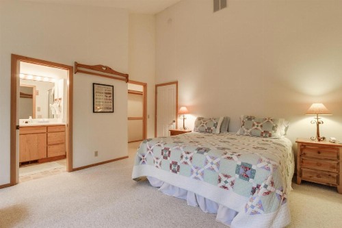 Black Butte Ranch: NW Contemporary - image 2