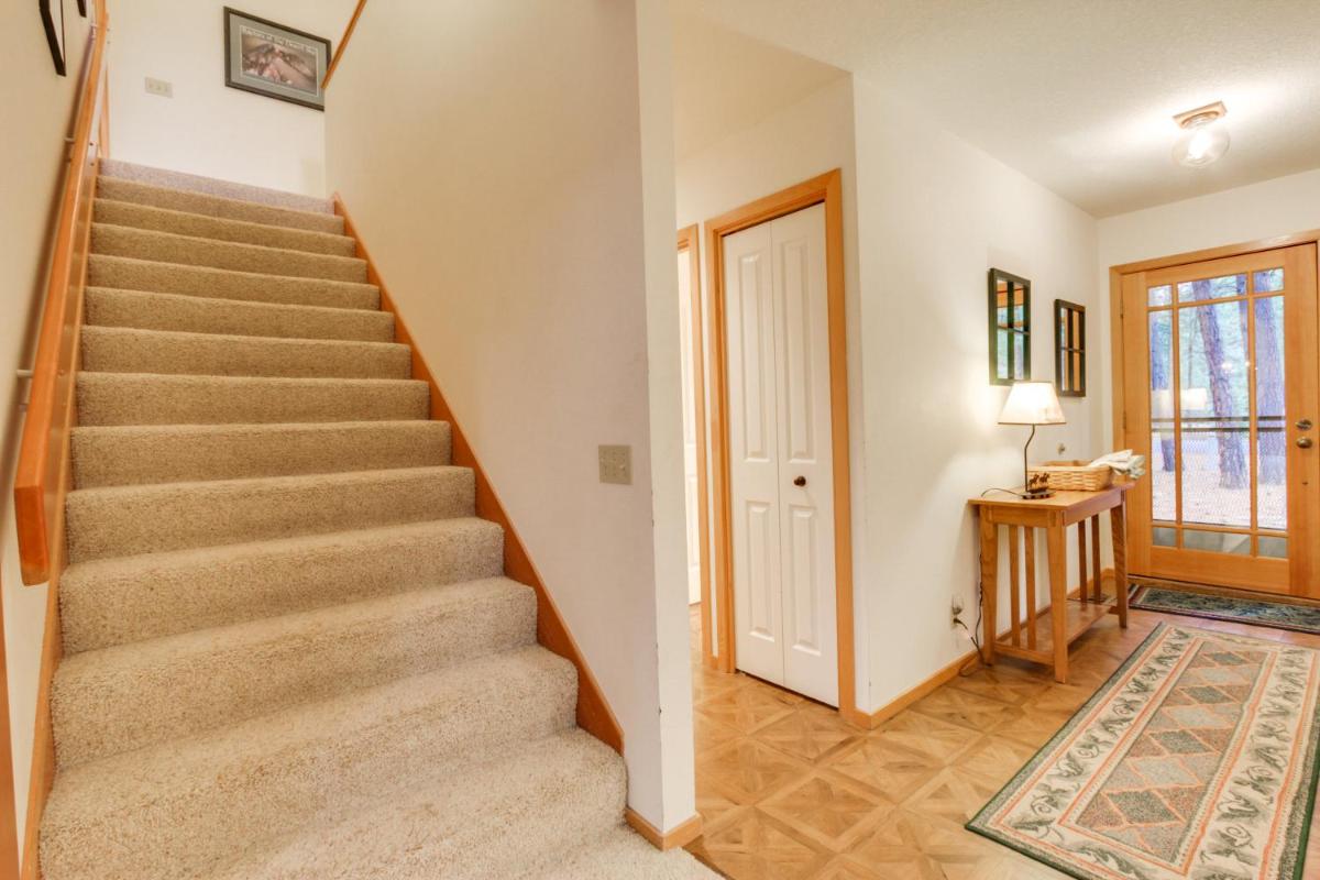 Black Butte Ranch: NW Contemporary - image 7