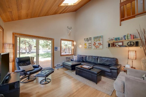 Sisters Tollgate Retreat with Hot Tub & WiFi - image 9