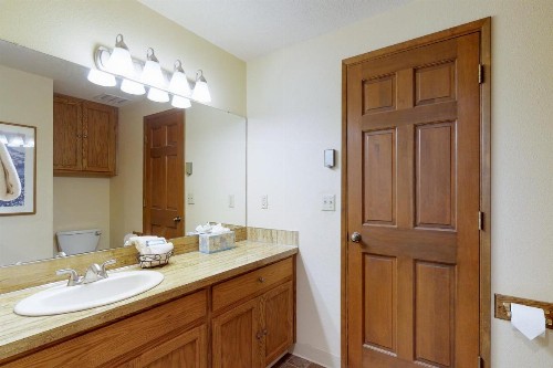Black Butte Ranch: South Meadow Home Eighty-Four - image 10