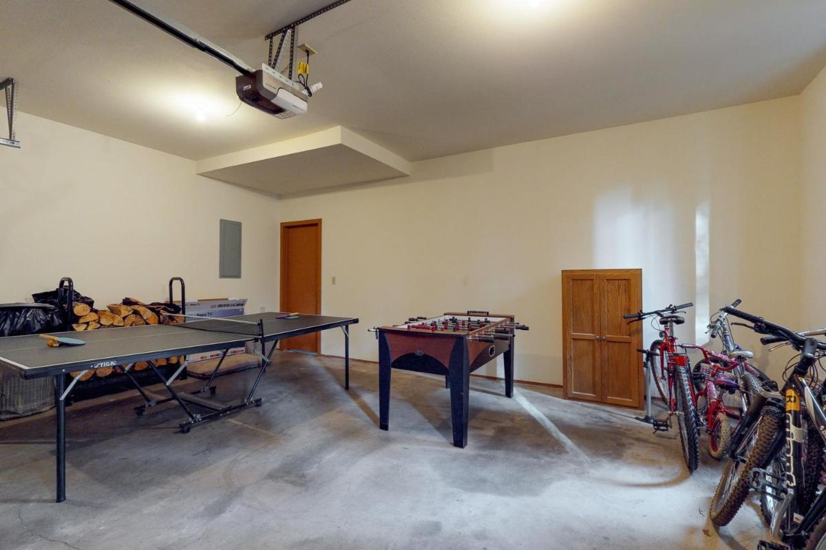 Black Butte Ranch: South Meadow Home Eighty-Four - image 6