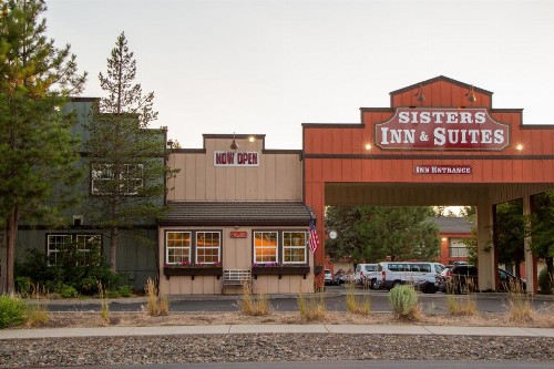 Sisters Inn & Suites - image 11