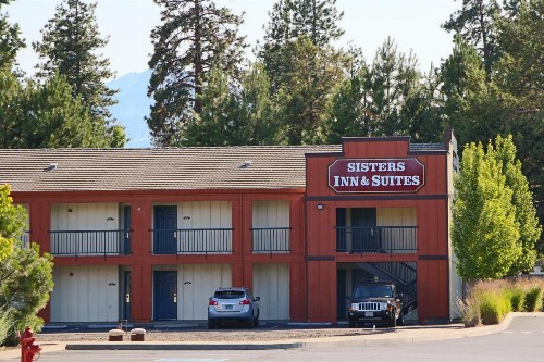 Sisters Inn & Suites - image 12