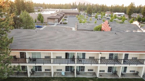 Sisters Inn & Suites - image 14