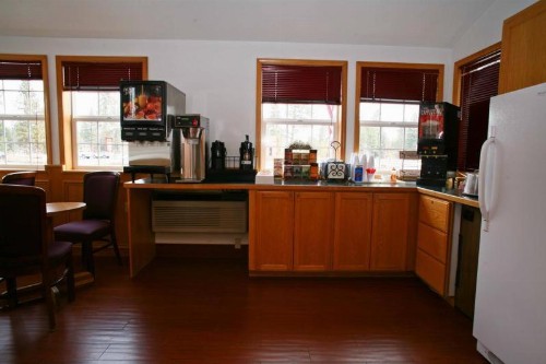 Sisters Inn & Suites - image 15