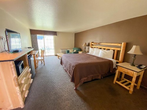 Sisters Inn & Suites - image 5