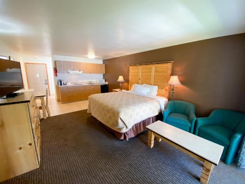 Sisters Inn & Suites - image 7