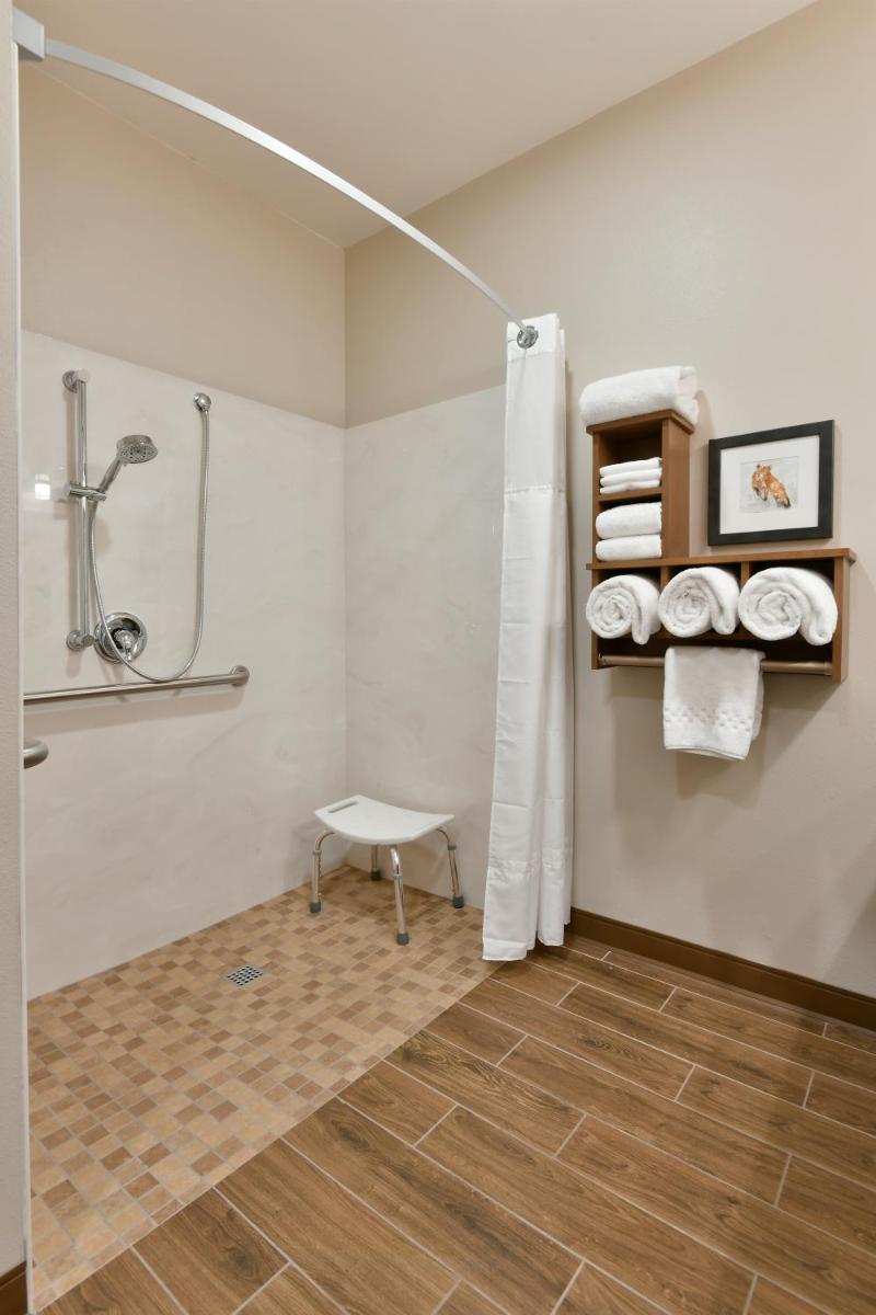GrandStay Hotel & Suites - image 6