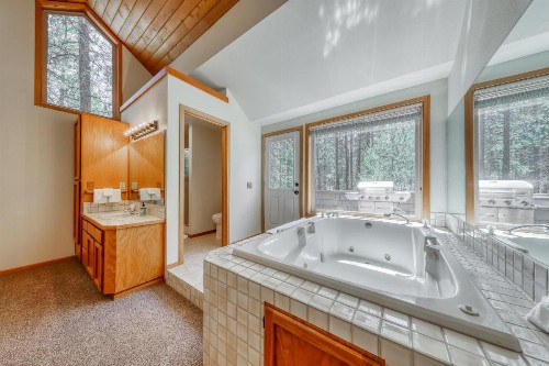 Black Butte Glaze Meadow 59 Getaway - image 15