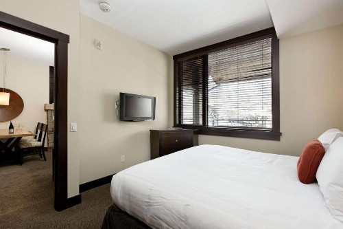 Hayden Lodge 2203 - image 3