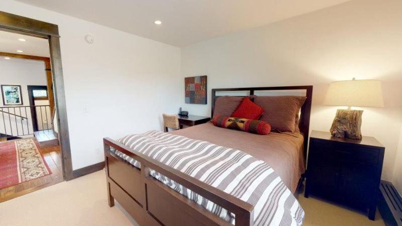Woodrun 3 Bedroom Townhouse Ski-in Ski-out - image 3
