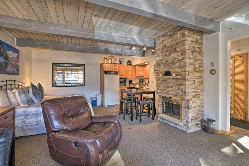 Ski Lovers Studio with Easy Pool and Hot Tub Access! - image 12