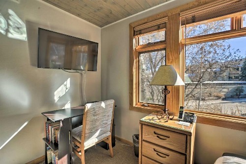 Ski Lovers Studio with Easy Pool and Hot Tub Access! - image 4