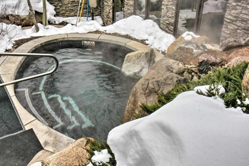 Ski Lovers Studio with Easy Pool and Hot Tub Access! - image 6