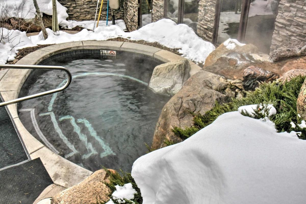 Ski Lovers Studio with Easy Pool and Hot Tub Access! - image 6