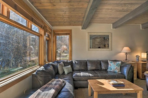 Ski Lovers Studio with Easy Pool and Hot Tub Access! - image 8
