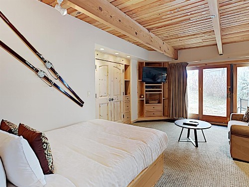 Timberline Condominium Studio Unit 115 - image 13