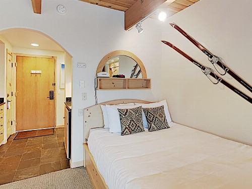 Timberline Condominium Studio Unit 115 - image 15