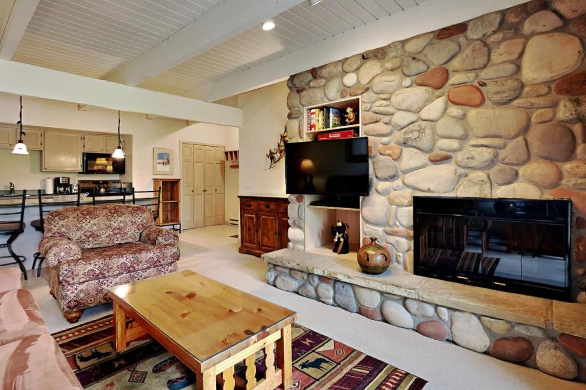 Timberline Condominiums 1 Bedroom Unit A1B - image 4