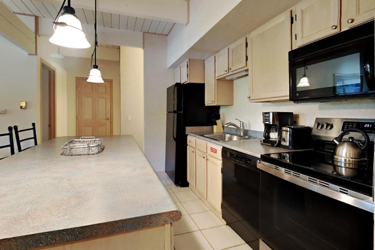 Timberline Condominiums 1 Bedroom Unit A1B - image 6