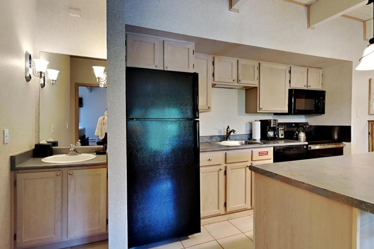Timberline Condominiums 1 Bedroom Unit A1B - image 7