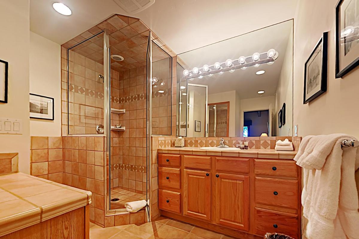Timberline Condominiums 2 Bedroom Unit A2A - image 5