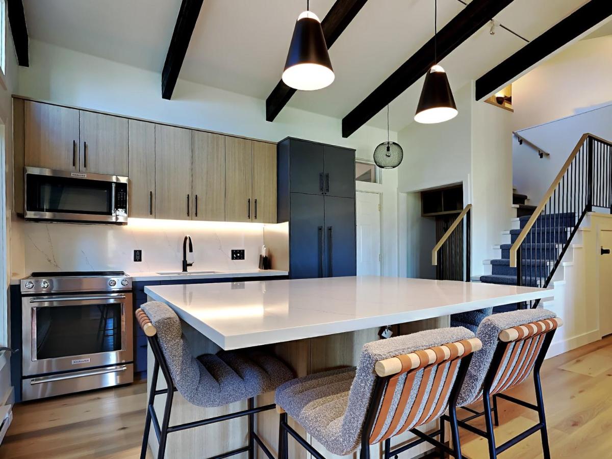 Timberline Condominiums 2 Bedroom Loft 3 Bath Unit A3A - image 2
