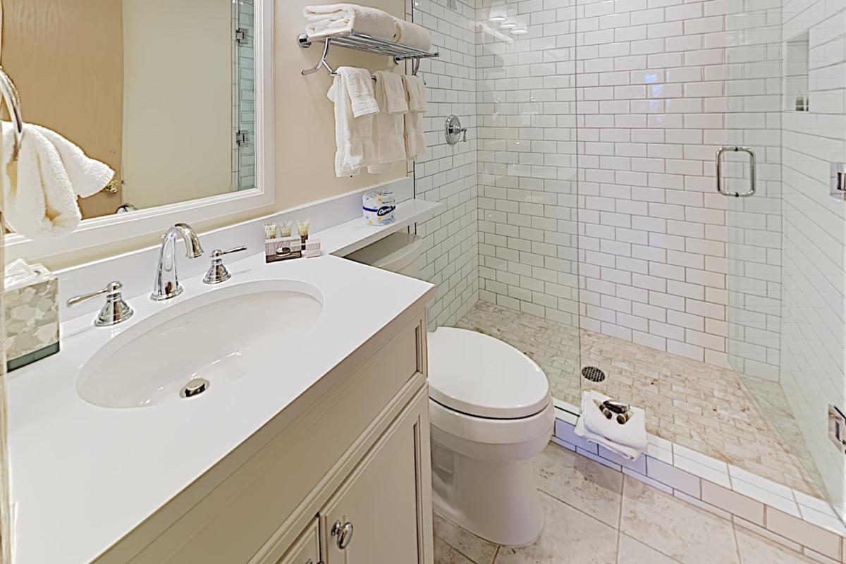 Timberline Condominiums 2 Bedroom Unit B2D - image 4