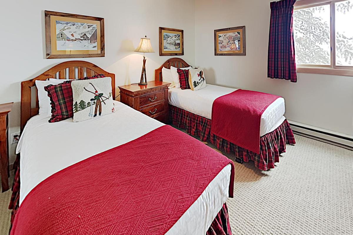 Timberline Condominiums 2 Bedroom Unit B2D - image 5