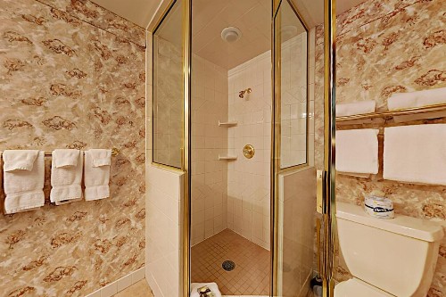 Timberline Condominiums 2 Bedroom Unit B2H - image 15