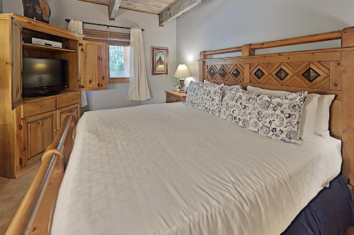 Timberline Condominiums 2 Bedroom Unit C2E - image 4