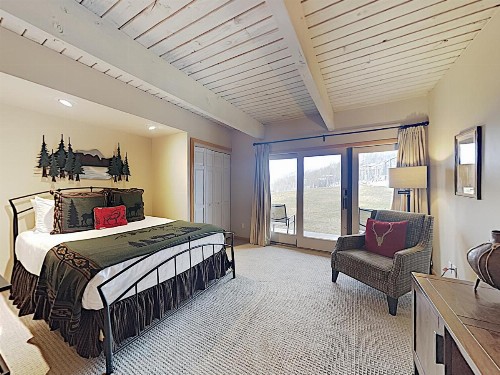 Timberline Condominium Studio Unit 117 - image 9