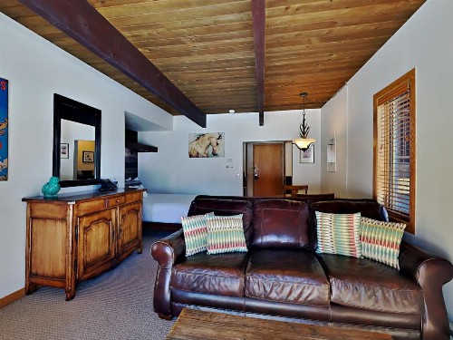 Timberline Condominium Studio Unit 118