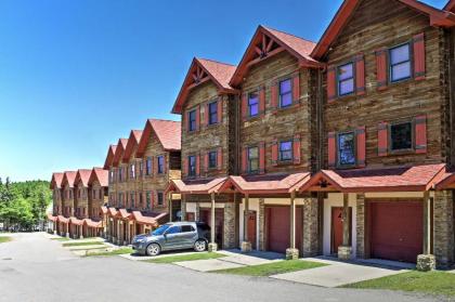 Ski-In and Ski-Out Snowshoe Townhome with Deck and Hot Tub