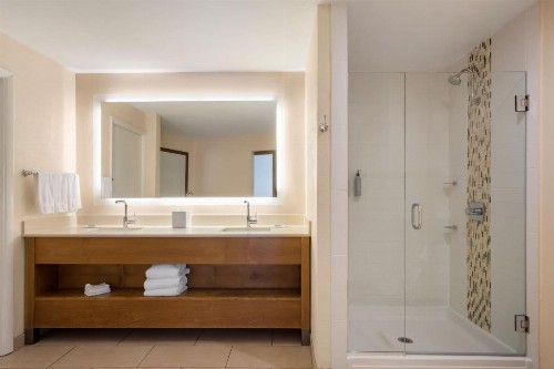Courtyard by Marriott San Diego Del Mar/Solana Beach - image 21