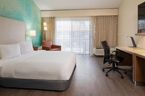 Courtyard by Marriott San Diego Del Mar/Solana Beach - image 23