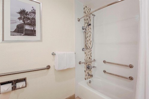 Courtyard by Marriott San Diego Del Mar/Solana Beach - image 32