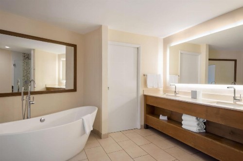 Courtyard by Marriott San Diego Del Mar/Solana Beach - image 42