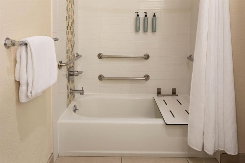 Courtyard by Marriott San Diego Del Mar/Solana Beach - image 44