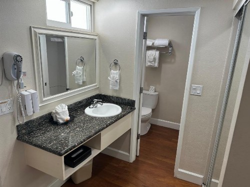 King Frederik Inn - image 5