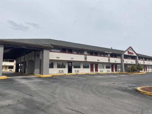 Days Inn by Wyndham Somerset - image 2