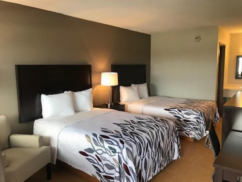 Days Inn by Wyndham Somerset - image 3