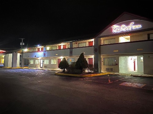 Days Inn by Wyndham Somerset - image 6